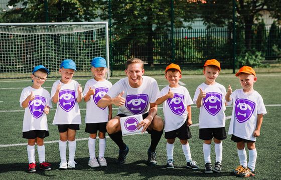 „Psiaki Futbolaki i MiniMistrzowie” - nowy program MiniMini+ z piłkarzem Michałem Sacharczukiem