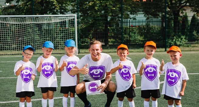 „Psiaki Futbolaki i MiniMistrzowie” - nowy program MiniMini+ z piłkarzem Michałem Sacharczukiem