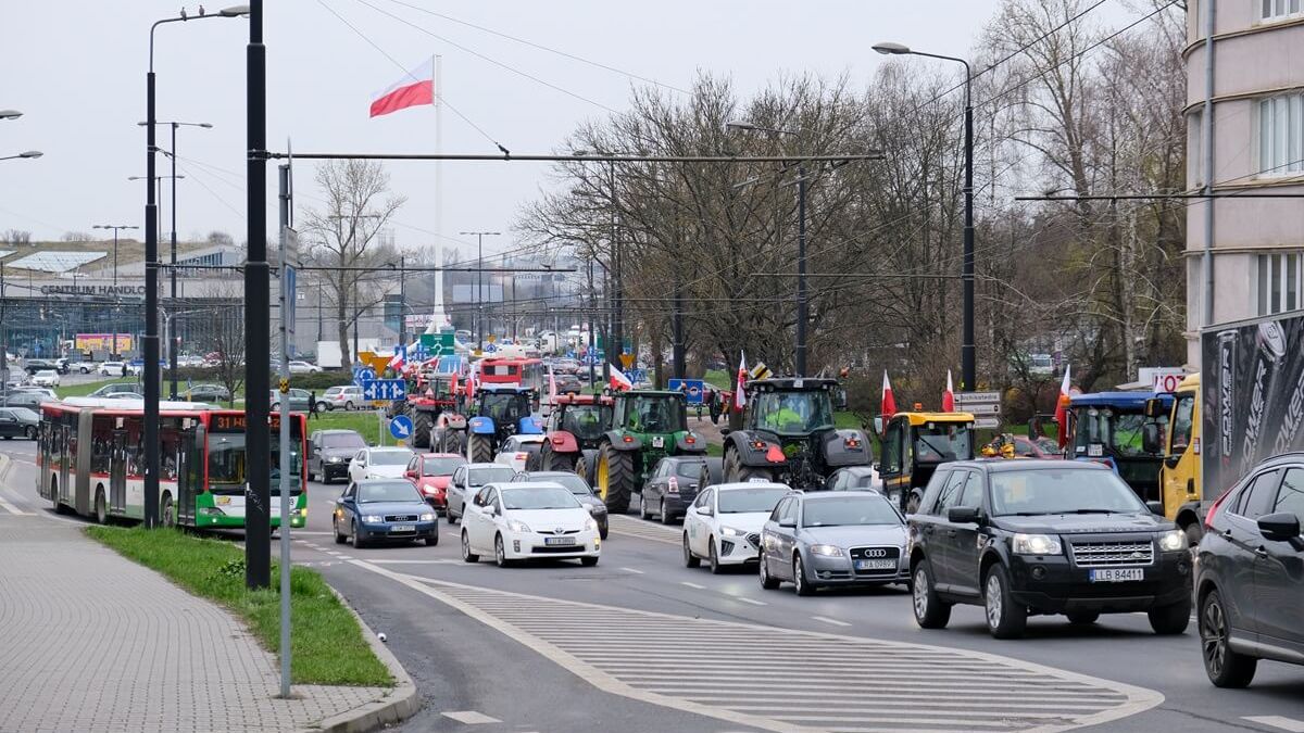 Rolnicy wjechali traktorami do centrum Lublina