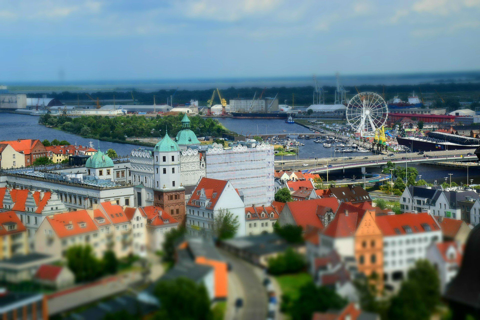 Średnia liczba mieszkańców osiedla: ok. 9 300