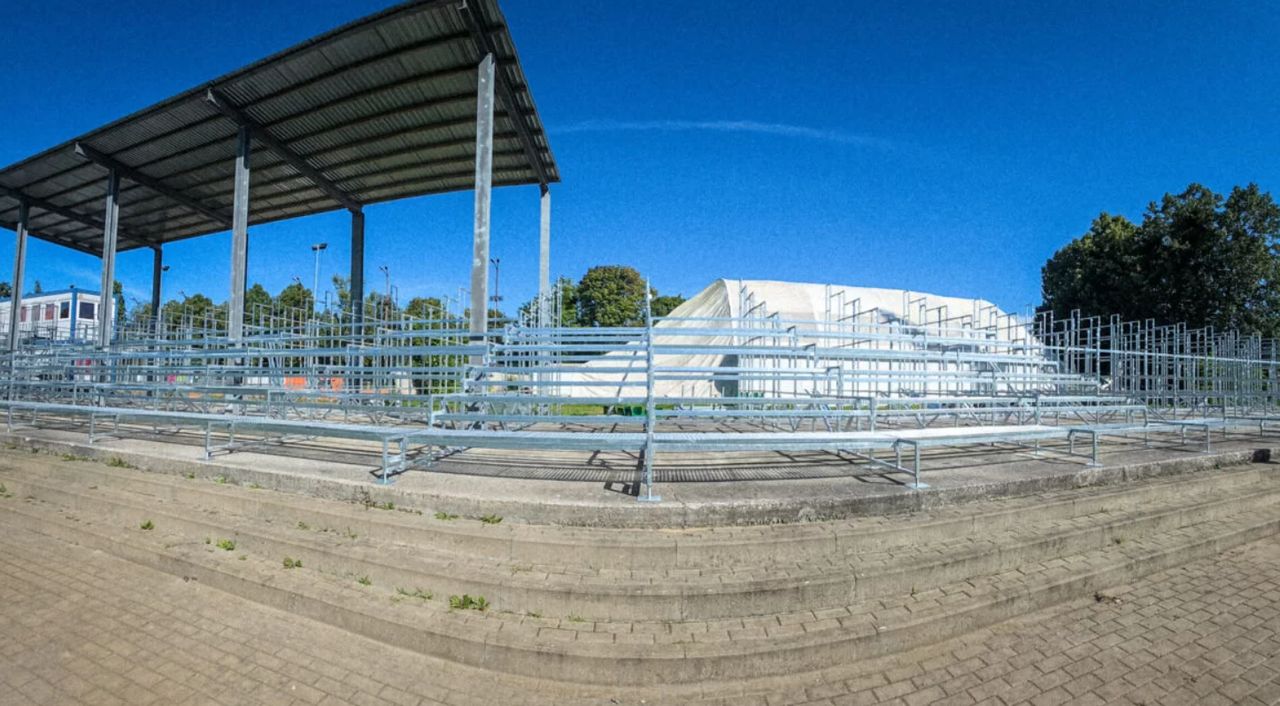 Warta Poznań montuje trybunę główną – powrót na Drogę Dębińską coraz bliżej