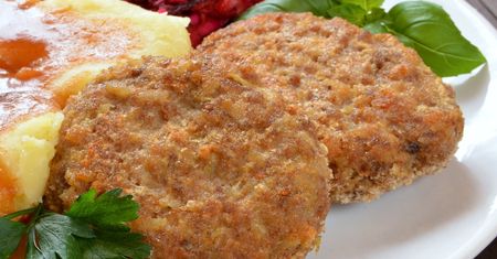 Zapomniany przysmak PRL-u. Królował w restauracjach, a babcia smażyła częściej niż schabowe