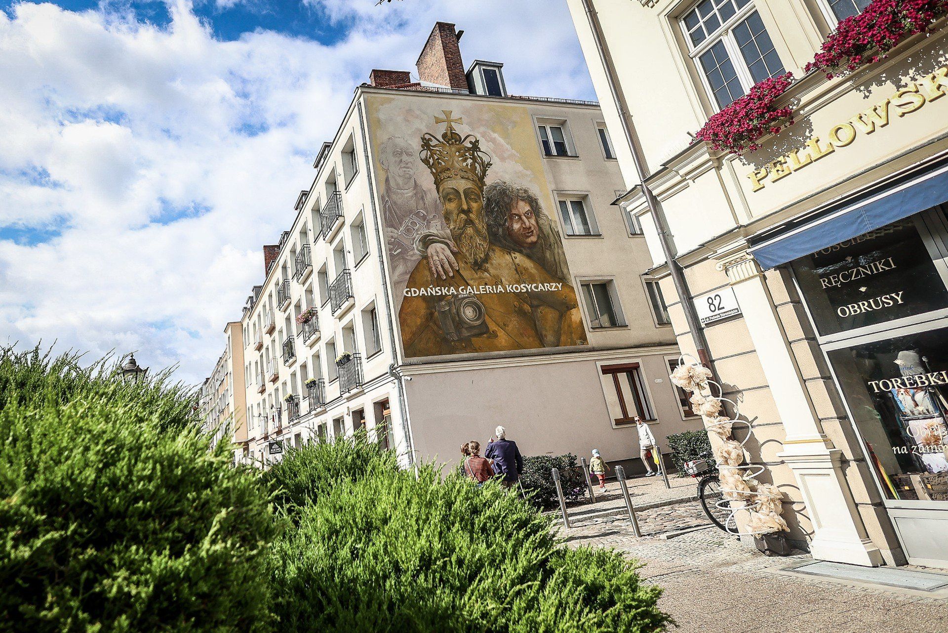 Kronikarze Gdańska razem z królem. Powstał mural Zbigniewa i Macieja Kosycarzy