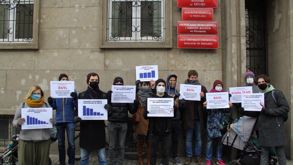 Wrocław. Co z tym parkowaniem? Miasto odpowiada aktywistom