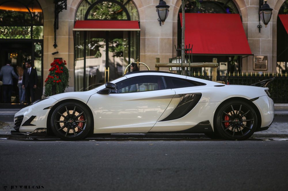 Jey Wild fotografuje supersamochody na ulicach Wrocławia, Londynu i Paryża 17