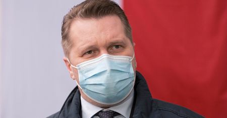 Powrót do szkół. Przemysław Czarnek o przygotowaniach i badaniach uczniów