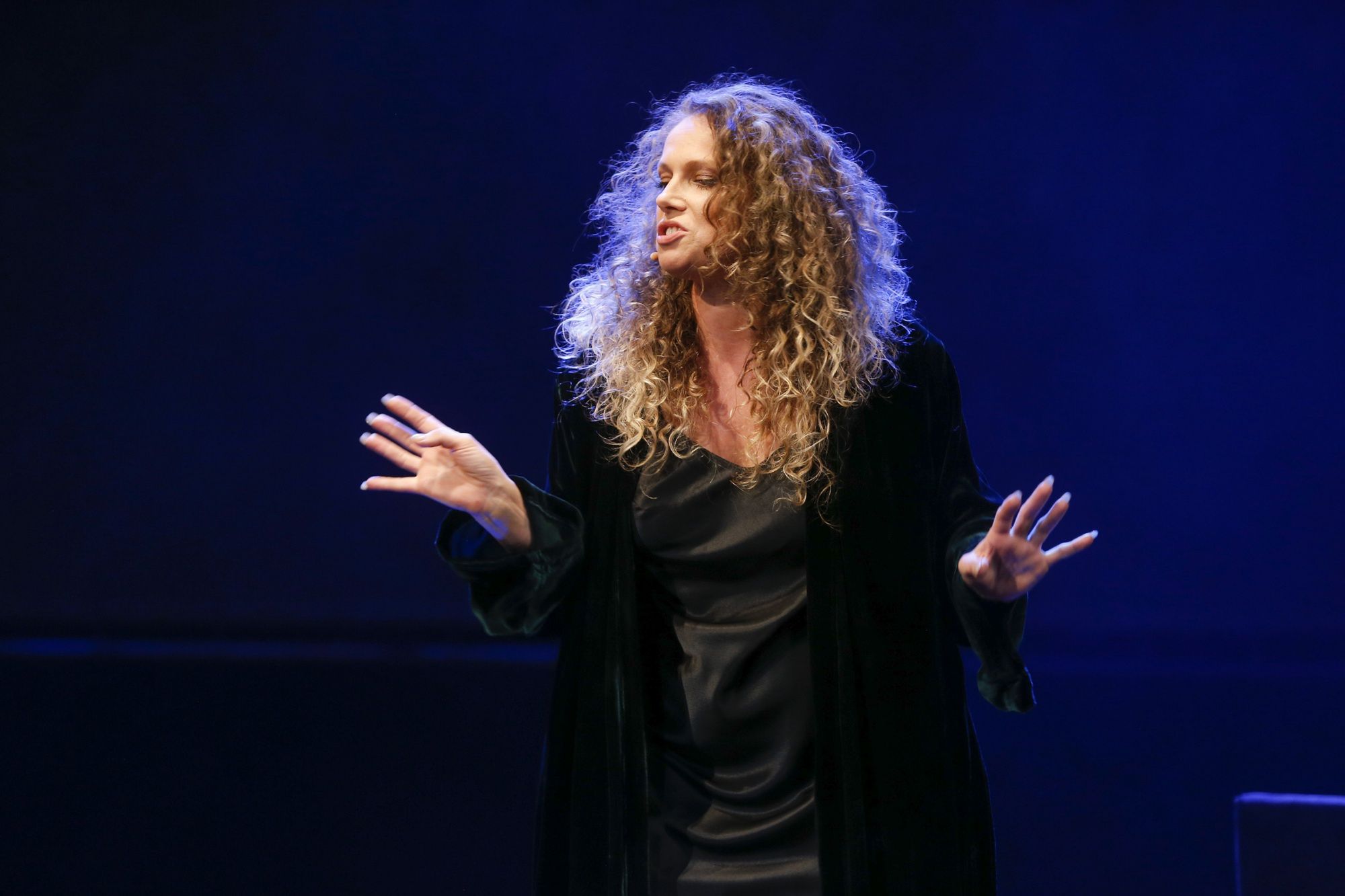 Joanna Liszowska prezentuje wdzięki na próbie w Teatrze Polonia