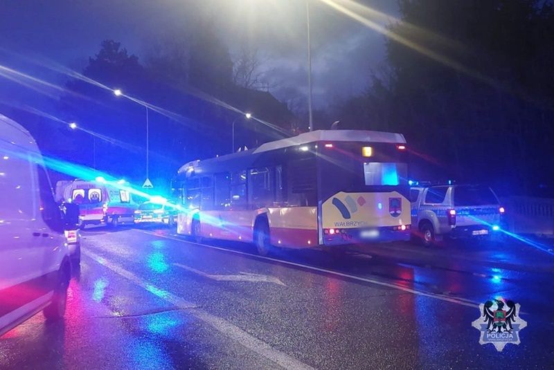 Tragedia w Wałbrzychu. Autobus potrącił kobietę na przejściu