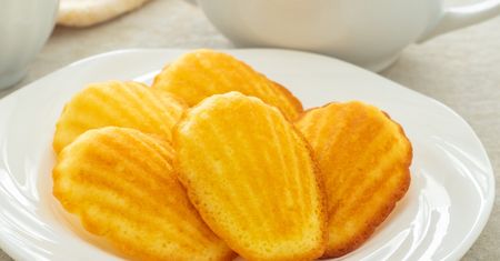 Maślane magdalenki z cytrusową nutą. Te ciasteczka to absolutny hit do popołudniowej herbaty