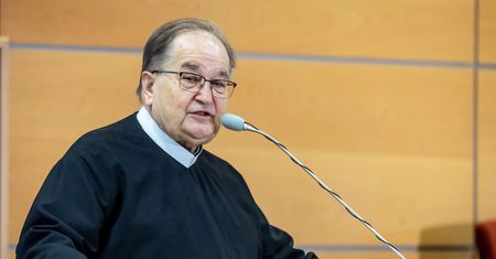 300 tys. zł za emisję dwóch spotów. Umowa resortu finansów z fundacją o. Rydzyka