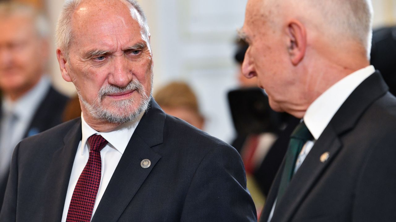 Macierewicz i inni. Jak władza dotuje prawicowe i narodowe organizacje