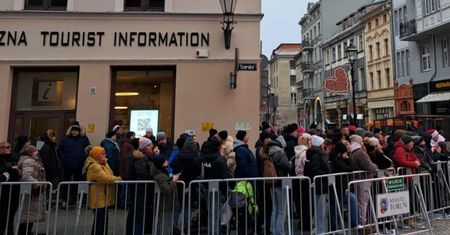 "Człowiek na człowieku". Ogromne tłumy w Toruniu