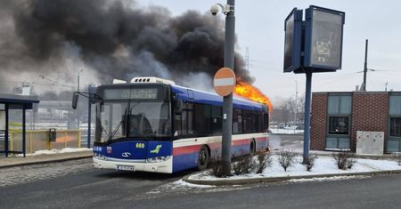 Autobus "płonął jak pochodnia". Wstrząsający widok w Bydgoszczy