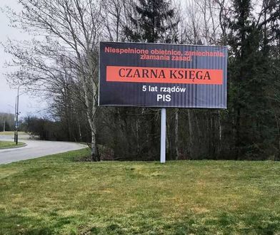 Billboard atakujący PiS na Białorusi. "Nieporadność językowa"