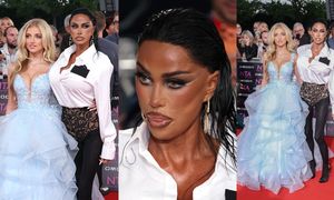 Wysmarowana samoopalaczem Katie Price prezentuje CAŁKOWICIE ODMIENIONE oblicze na gali z córką Princess u boku (ZDJĘCIA)