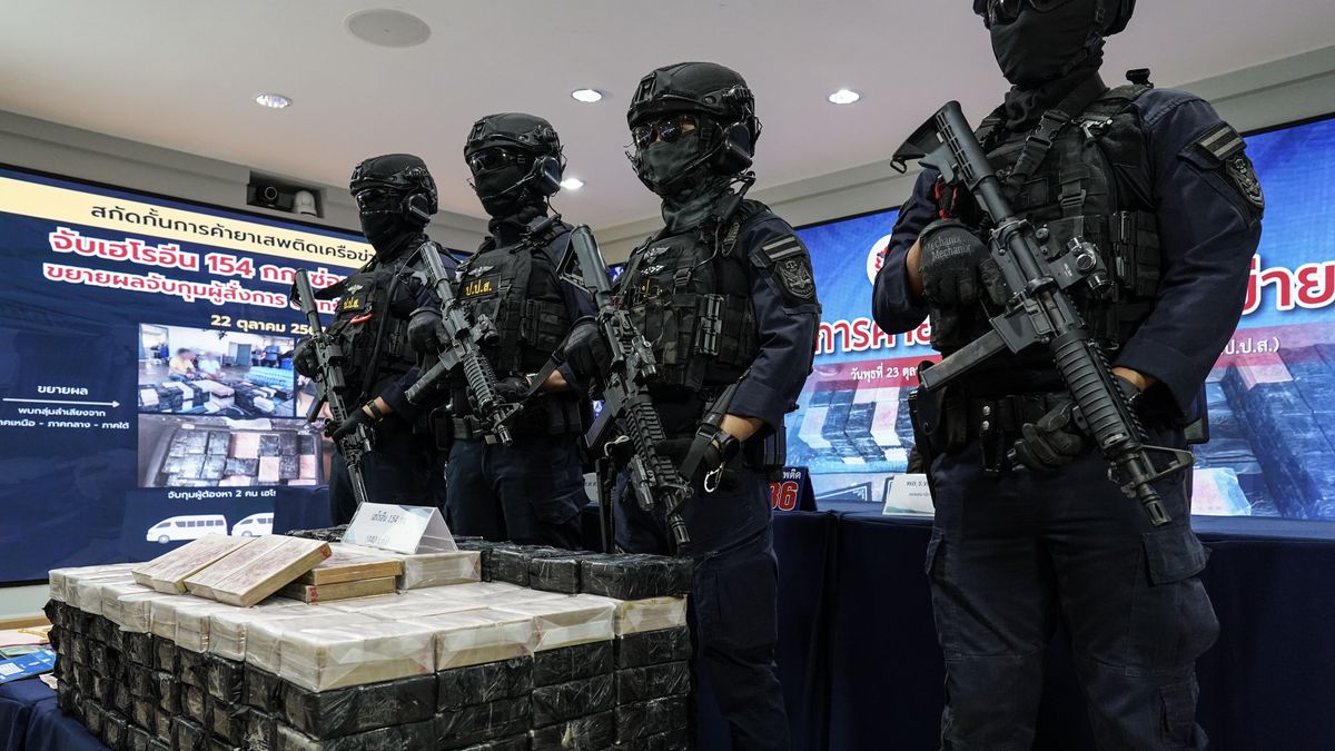 Tajlandzka policja w walce z narkotykami. Zdj. ilustracyjne