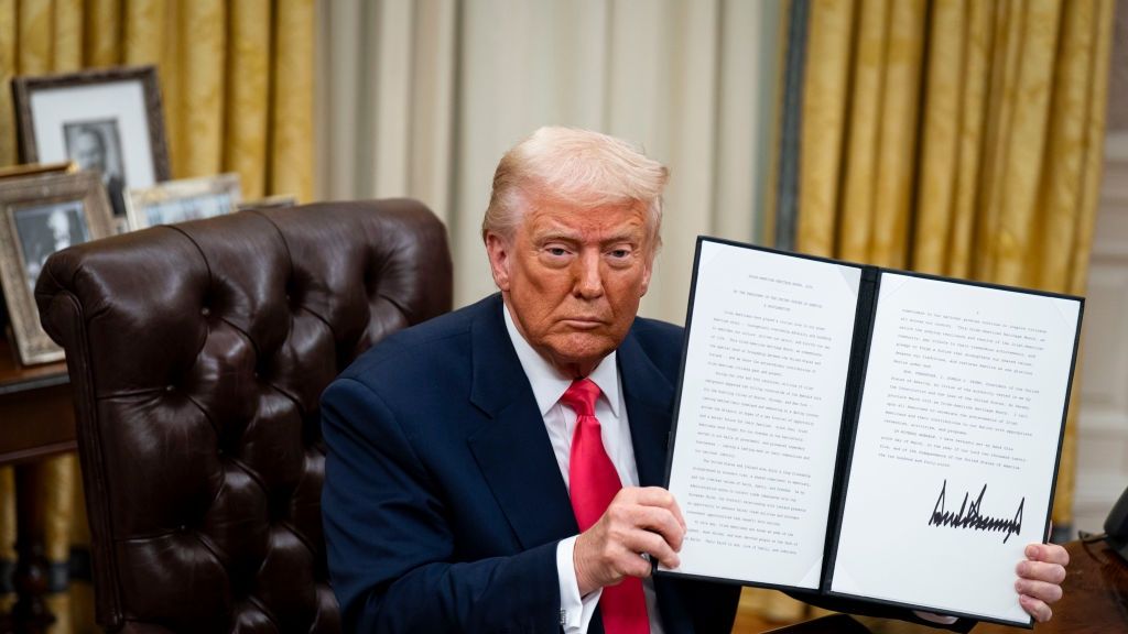 US Pauses Tariffs On Canada, Mexico USMCA Trade Until April 2
US President Donald Trump displays a signed executive order in the Oval Office of the White House in Washington, DC, US, on Thursday, March 6, 2025. Trump exempted Canadian goods covered by the North American trade agreement known as USMCA from his 25% tariffs, offering major reprieves to the US's two largest trading partners. Photographer: Al Drago/Bloomberg via Getty Images
Bloomberg
2025uspolitics, north american, u.s. government, us, the white house, americas, government news, u.s.a., american, united states of america, eo