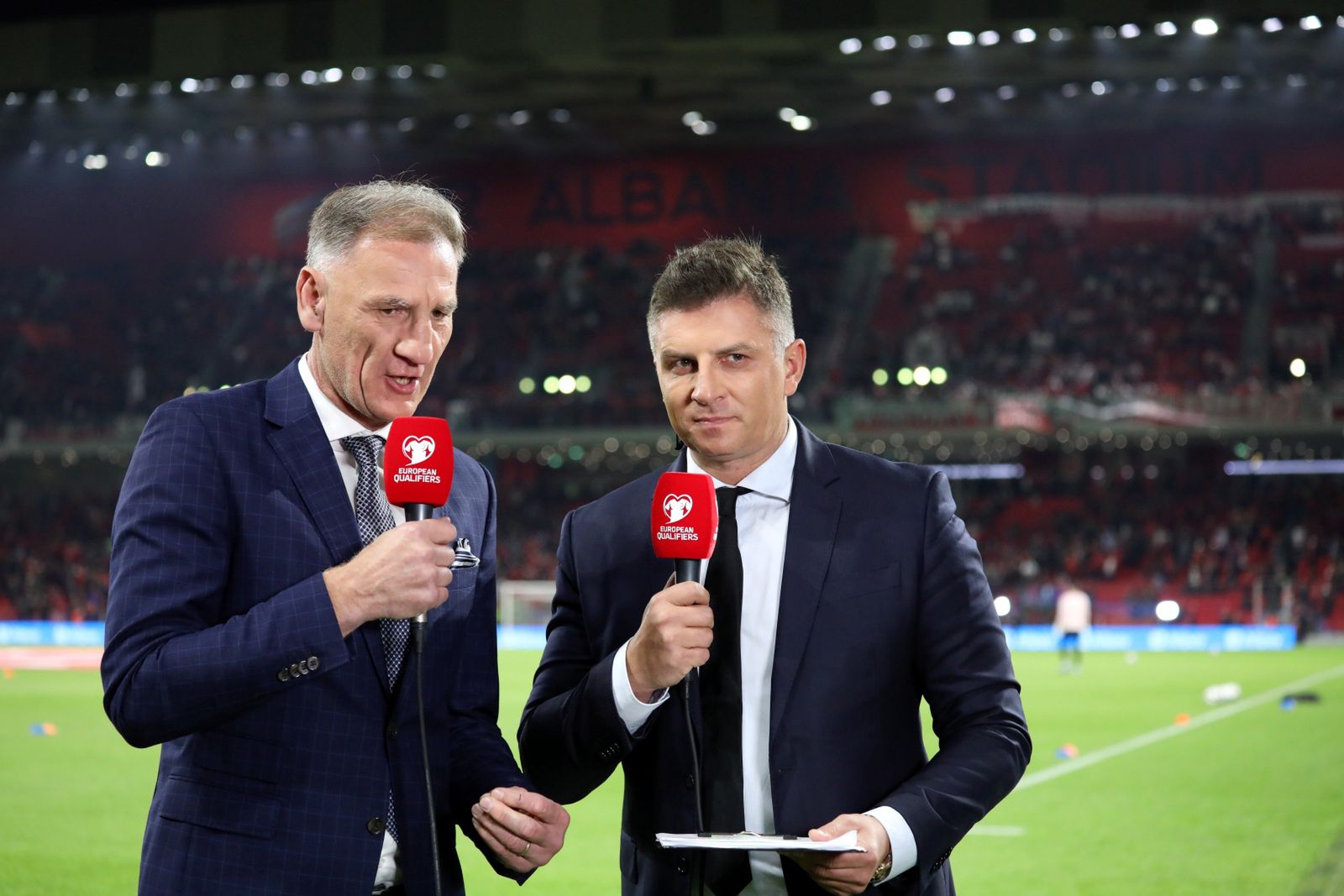 Kazimierz Węgrzyn i Mateusz Borek, komentatorzy TVP meczu w Albanii