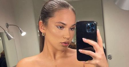 Alicja Szemplińska przypomina o sobie, pozując w kreacji z dekoltem do pępka (FOTO)