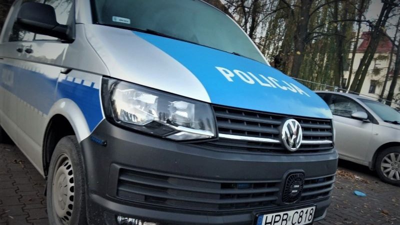 Warszawa. Pościg na Wilanowie. Nietrzeźwy kierowca uciekał przed patrolem. Rozbił się na radiowozie