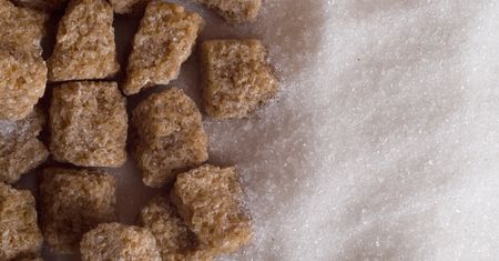 Polacy jedzą na potęgę. Dietetyczka tłumaczy, czym to grozi i jak ograniczyć jego spożycie