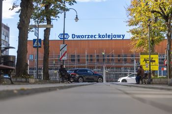 Przez lata straszył i przypominał czasy PRL-u. Miasto na Pomorzu z nowym dworcem