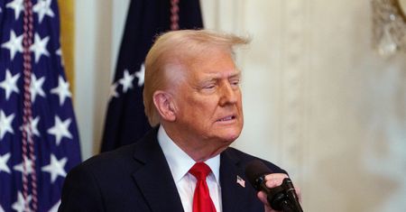 Rynek naftowy zamarł. Oczekuje nowych taryf USA