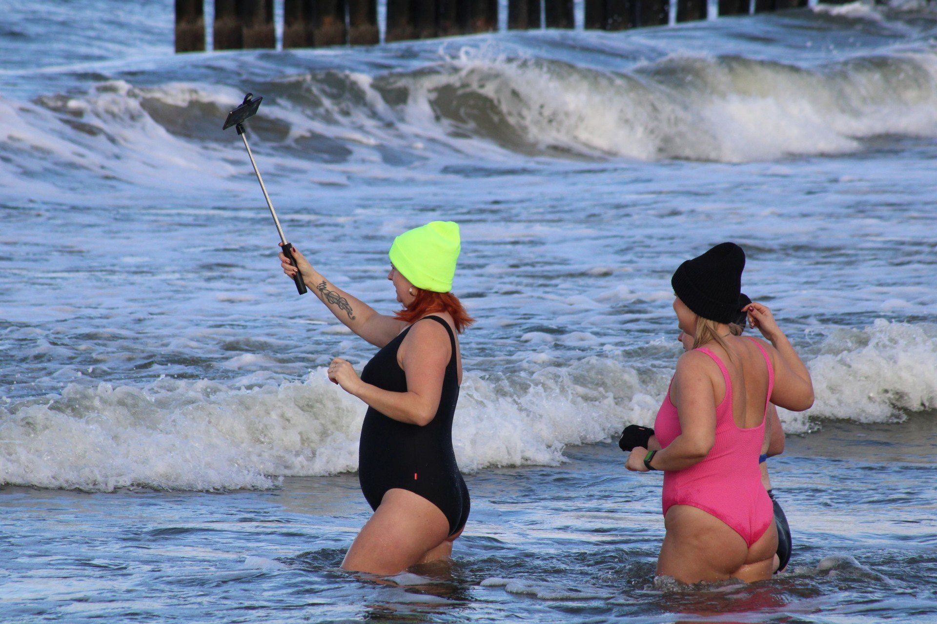 Niedzielna kąpiel morsów w Mielnie