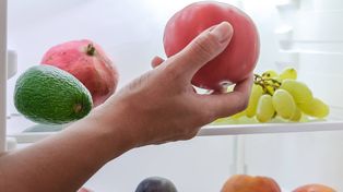 Tak przechowuję pomidory. Dłużej są świeże i nie pleśnieją
