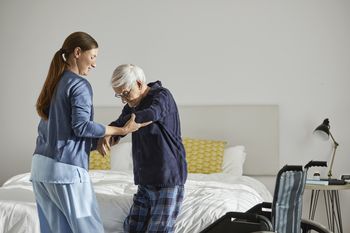 Rusza bon senioralny. Wiadomo, kto w pierwszej kolejności otrzyma wsparcie