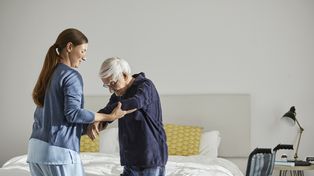 Rusza bon senioralny. Wiadomo, kto w pierwszej kolejności otrzyma wsparcie