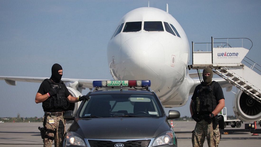 lotnisko bomba samolot