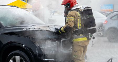 Samochody elektryczne płoną częściej? Sprawdź, jak jest naprawdę