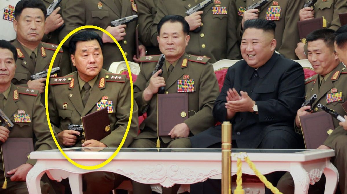 North Korea is sending soldiers to Ukraine. In the photo, Kim Jong Bok is marked, who is supposed to oversee the military.