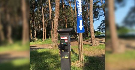 Płatny parking nad Zalewem Zemborzyckim bez właściwego oznakowania? Kierowcy z mandatami