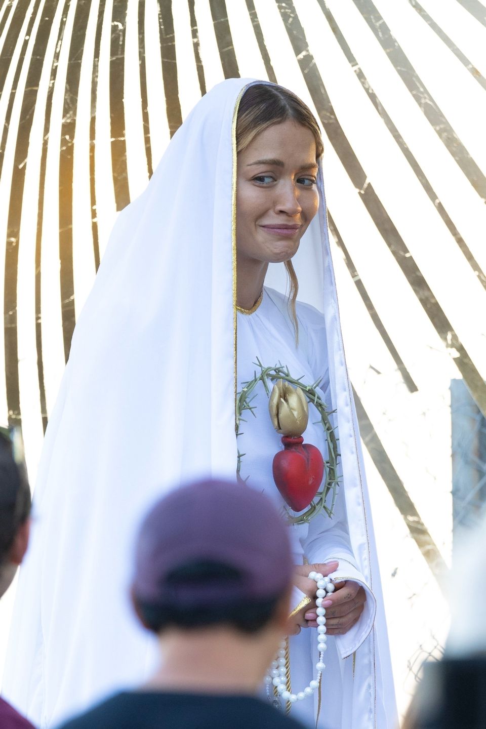 Rita Ora w kontrowersyjnej sesji jako Matka Boska