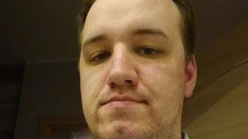 Artur cierpi na bezsenność po przechorowaniu COVID-19