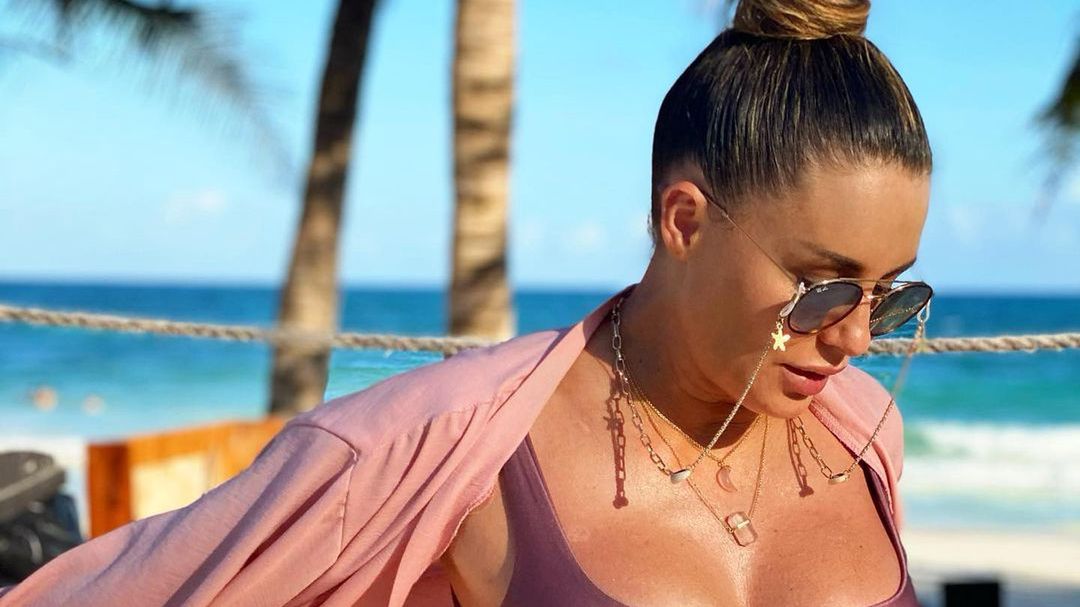 Rozenek ma 43 lata i urodziła trójkę dzieci. Wygląda fenomenalnie, ale to zasługa niemałych inwestycji 