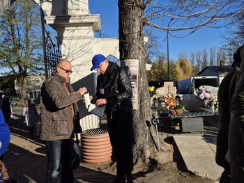 Konin: Na cmentarzach trwa kwestowanie na szczytne cele