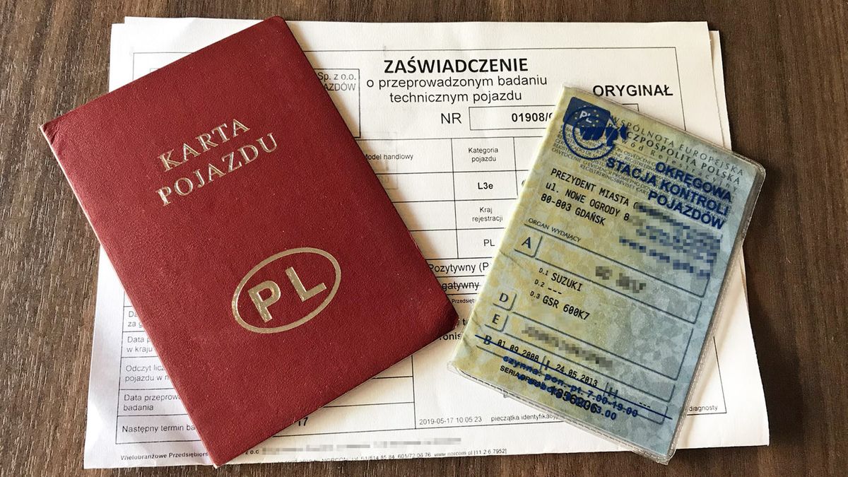 Ci, którzy stawili się w urzędach, by zarejestrować auto, zostali odesłani z kwitkiem.