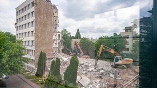 Bydgoski biurowiec przechodzi do historii. W zamian apartamenty z widokiem na Brdę - zobacz zdjęcia z rozbiórki