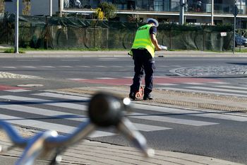 Wypadek w Inowrocławiu. Samochód potrącił dziecko na przejściu dla pieszych