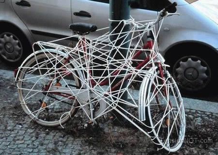15 najgłupszych i najdziwniejszych sposobów na zabezpieczenie roweru 2