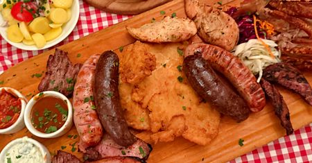 Najbardziej rakotwórcze jedzenie. Wiele osób zjada codziennie