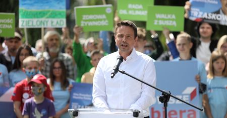 Wybory 2020. Program Trzaskowskiego obiecuje o wiele więcej niż 500 plus