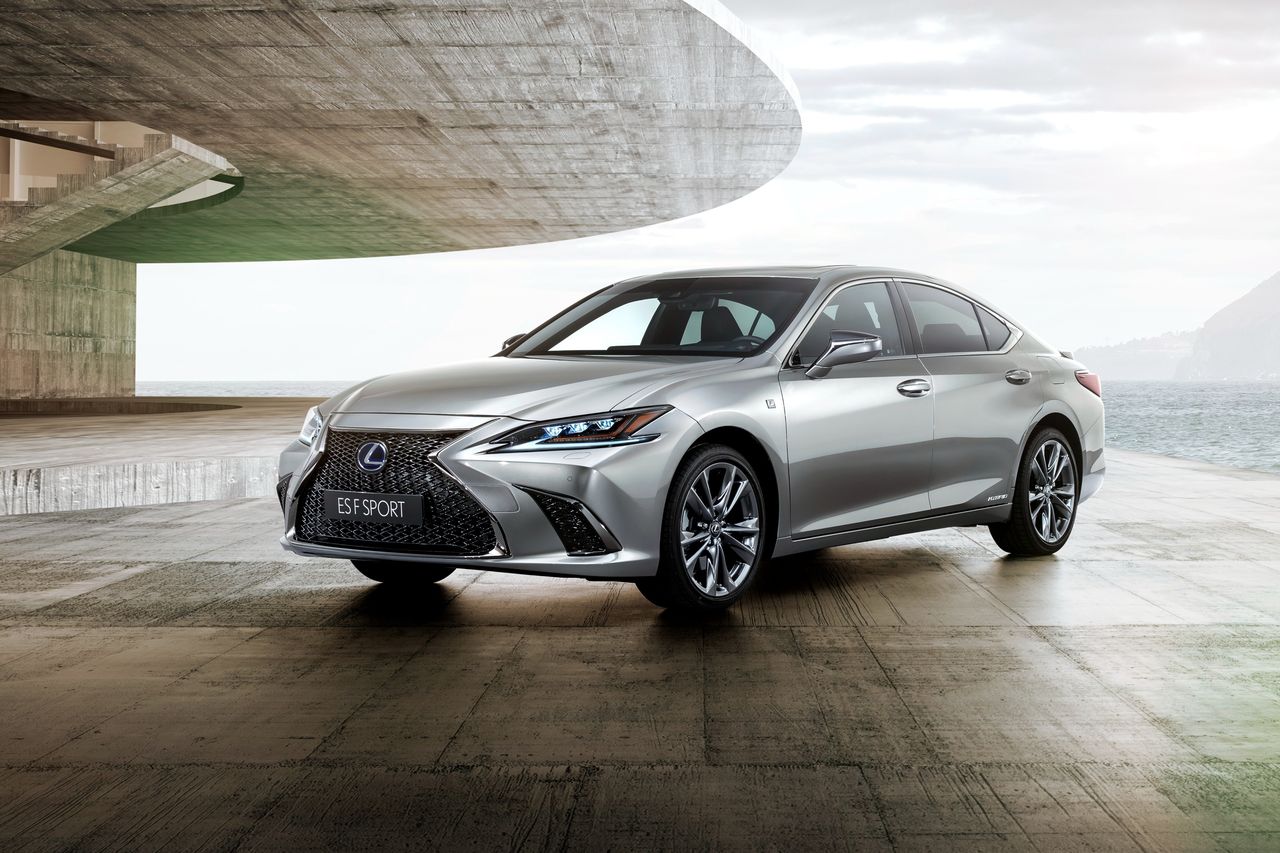 Lexus ES 300h - hybrydowa limuzyna spełniająca wszystkie potrzeby