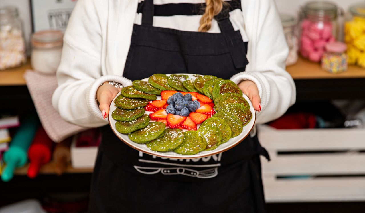 Szybkie placuszki szpinakowo-truskawkowe robię co drugi dzień. Takie są dobre