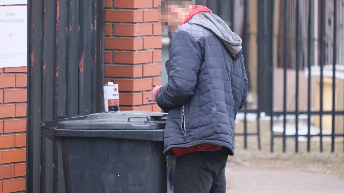 Mężczyzna oblał się łatwopalną substancją i groził, że podpali się w komisariacie