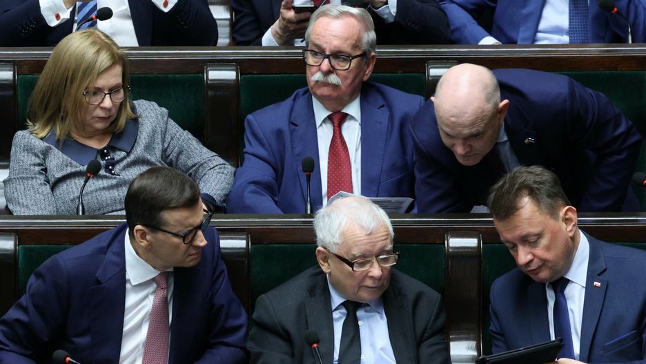Mateusz Morawiecki, Jarosław Kaczyński i Mariusz Błaszczak na jednym z posiedzeń Sejmu