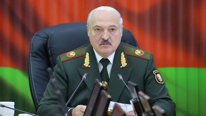Aleksandr Łukaszenka o swoich planach i szkoleniu Białorusinów mówił w trakcie spotkania z dowódcami wojskowymi.